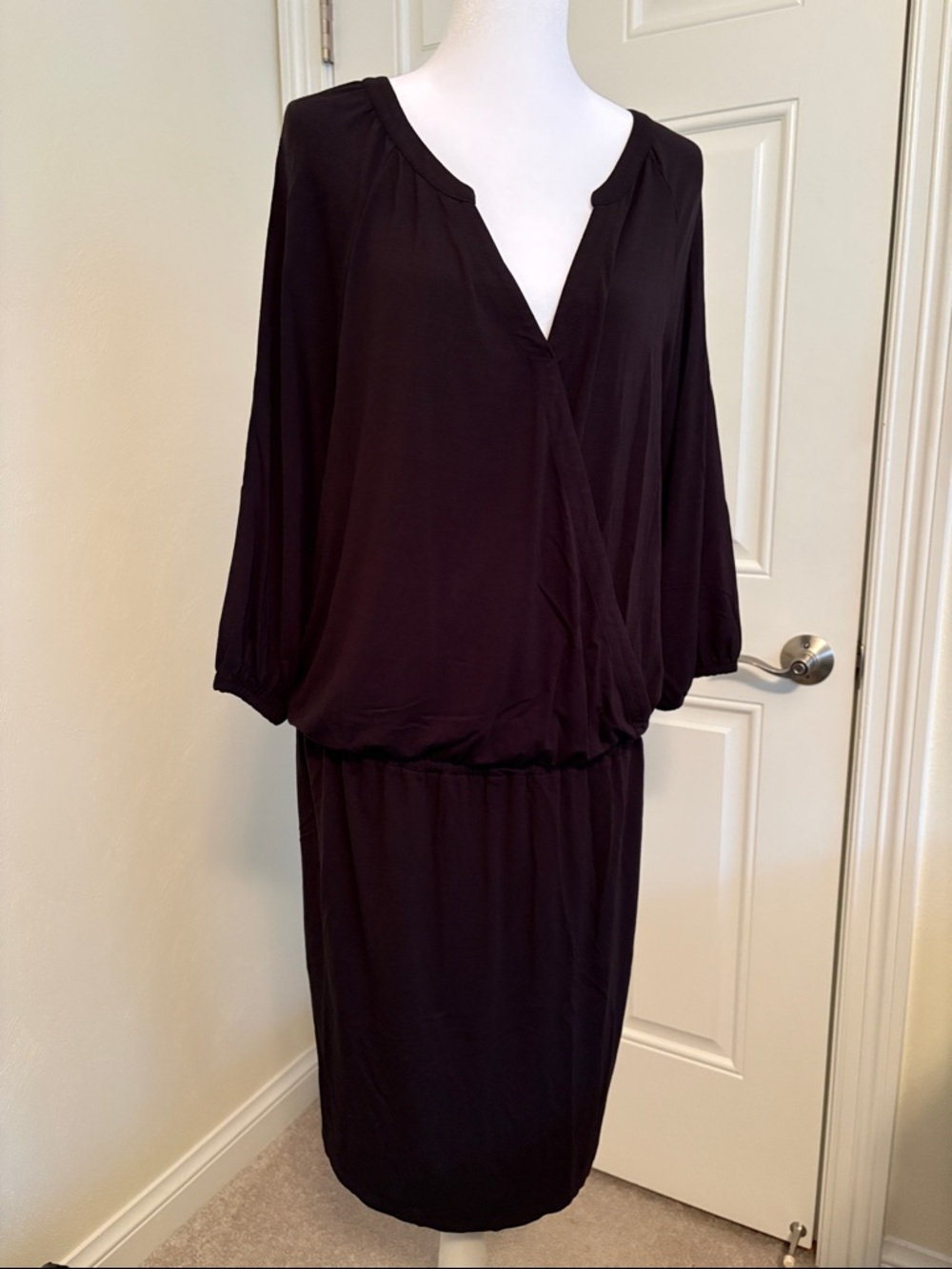 NWOT Tommy Bahama Black V-Neck Blouson Midi Dress